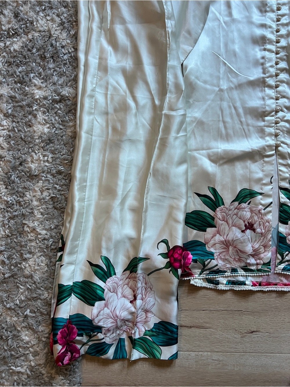 Lulusar 2-piece silk outfit - Picture 3 of 3